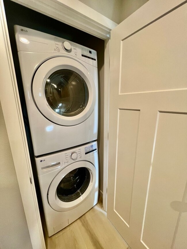 Photo - Beautiful 3 bed 2.5 bath Duplex Conveniently Located In Lebanon!