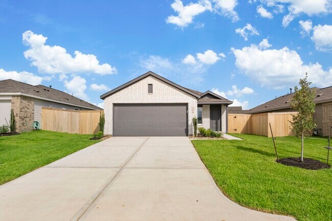 Photo - 706 Umbrella Tree Dr