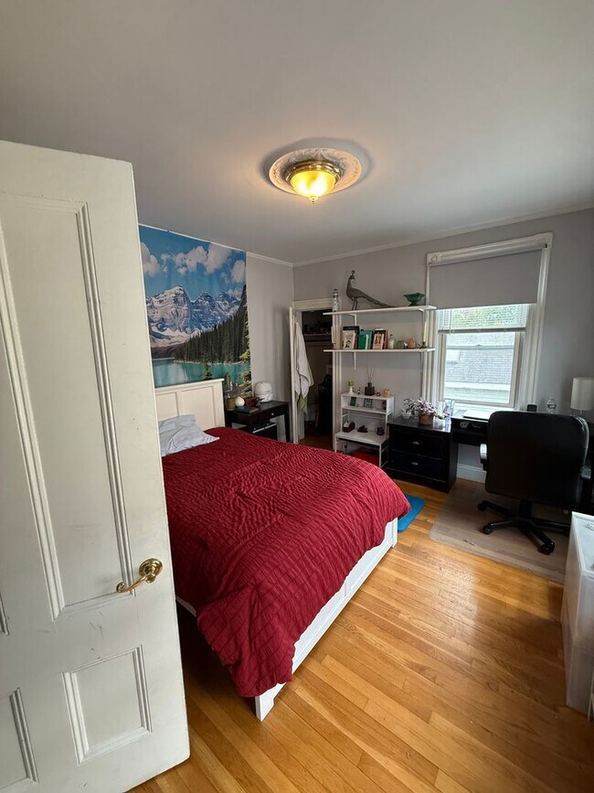 Photo - Allston 5 Bed – 1,700 Sq Ft – W/D in Unit – No Fee – 9/1