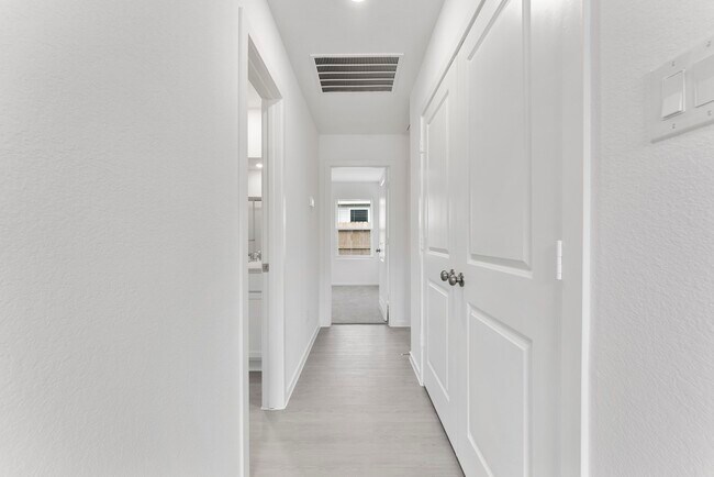 Photo - 706 Umbrella Tree Dr