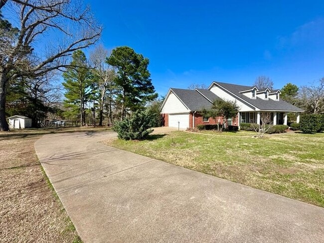Photo - Tour Today! 3/2/2 On 1 Acre in Brownsboro!