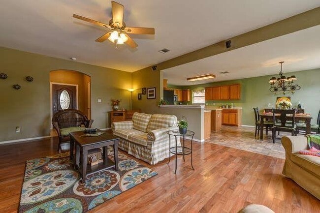 Photo - 910 Wild Petunia Way