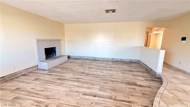 Photo - 3090 E Desmond Ave