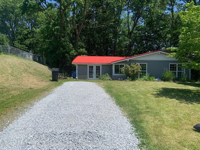 Photo - 584 Cedardale Dr
