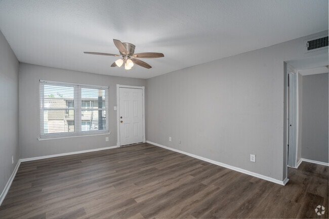 Interior Photo - Highland Square Apartments