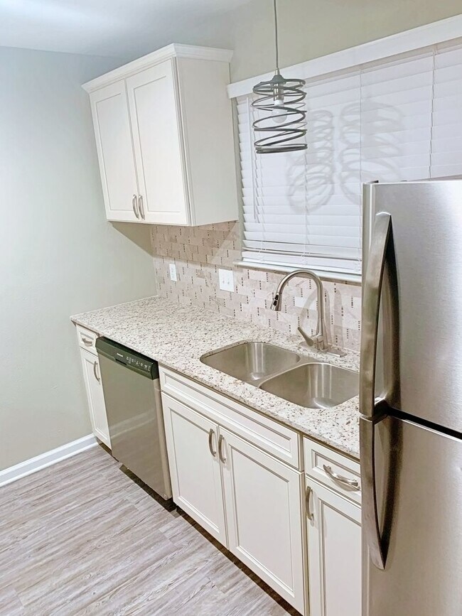 2 Bedroom Townhome off Siegen Lane House Rental in Baton Rouge, LA