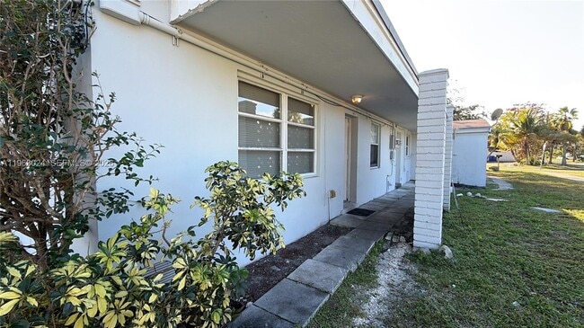 Photo - 17193 NE 18th Ave Unidad 2