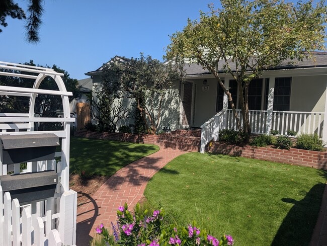 1043 Pacific St Unit 2