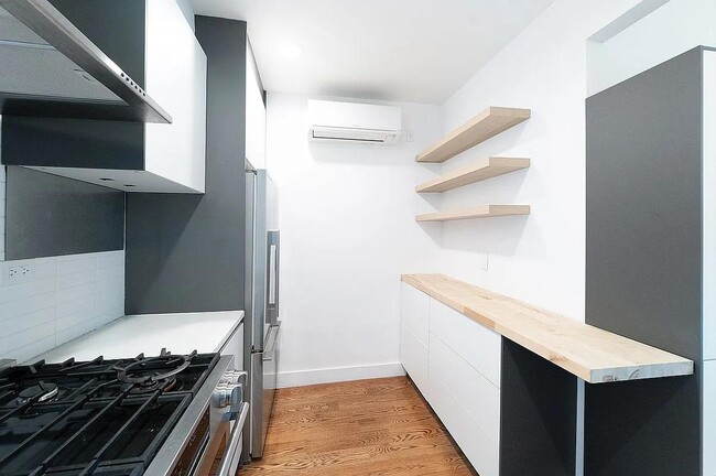 Photo - 299 Van Buren St