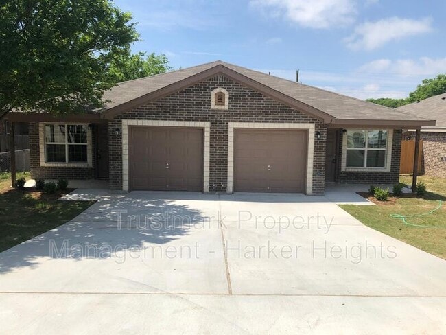 Building Photo - 926 Maplewood Dr Unit A