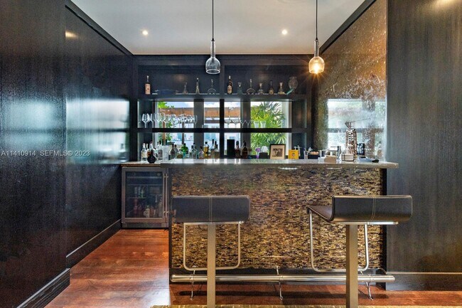 Photo - 820 W Dilido Dr