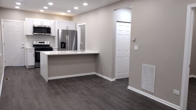 Photo - 1838 S May St Unit Apt 1R