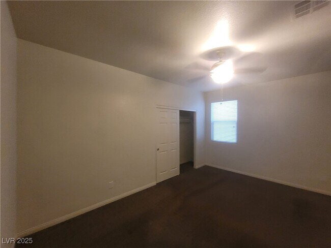 Building Photo - 2409 W Gilmore Ave Rental