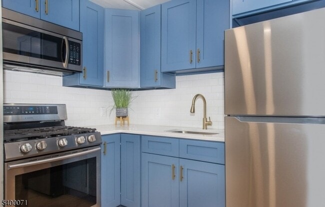 25 Henry St Unit 2