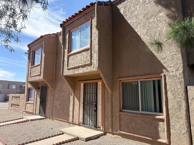 Photo - 5244 W Lynwood St