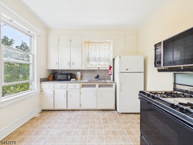 Photo - 139 Fairview Ave Unit 2