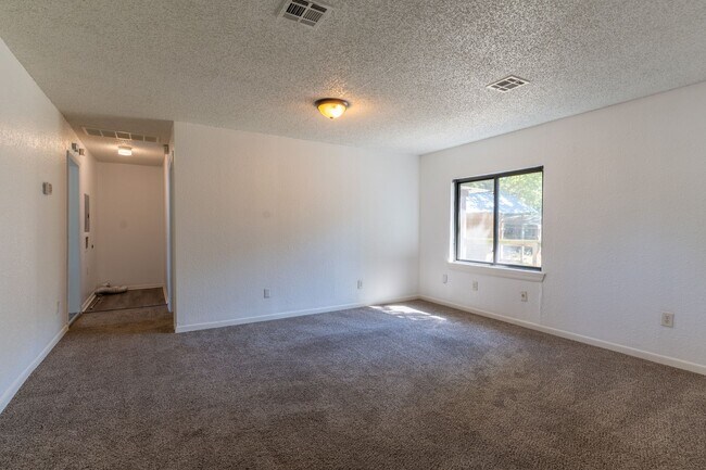 Photo - Charming 2-Bedroom Home with Fresh Updates in Midwest City