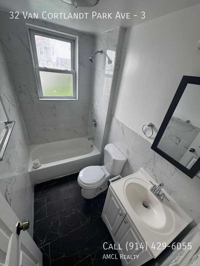Photo - 32 Van Cortlandt Park Ave Unidad 3