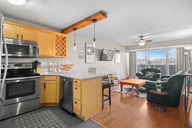 Photo - 909 Logan St