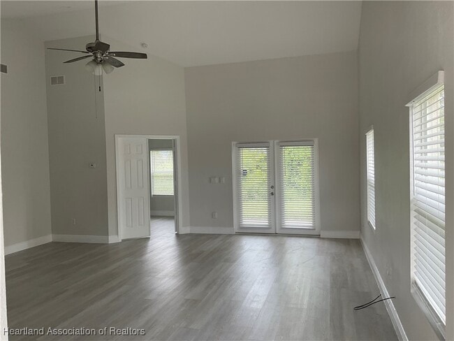 Photo - 3714 Peugeot St