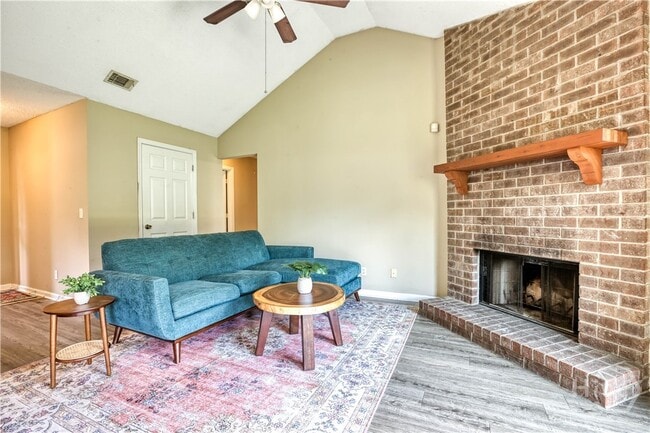 Photo - 110 Laurelwood Dr