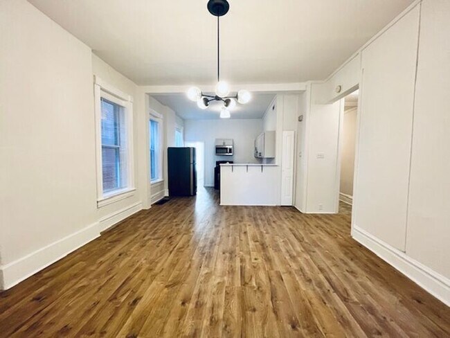 Fully Renovated 3 bed 2 bath Apartment