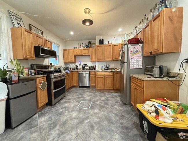 Building Photo - 21-21A Highland St Unit 2 Rental