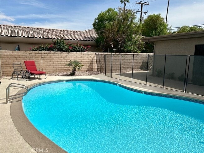 Building Photo - 74443 Driftwood Dr Unit 2