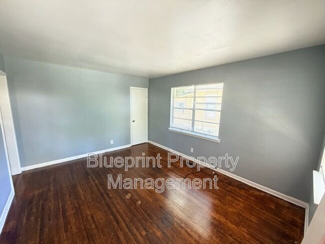 Photo - 737 47th St N