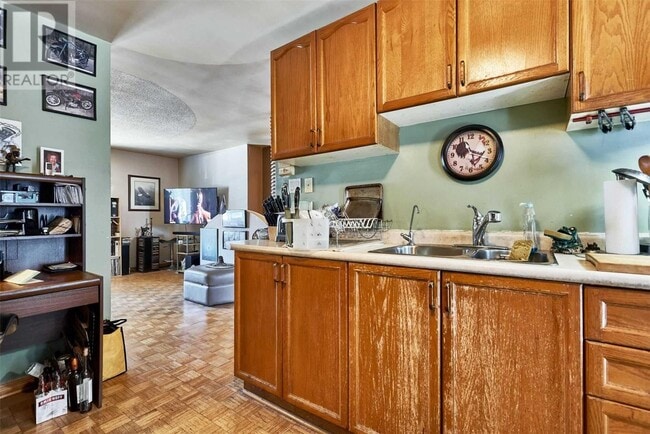 Building Photo - 704 Brock St S Unit 2