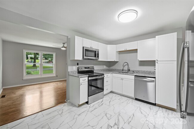 Photo - 2840 Edsel Pl