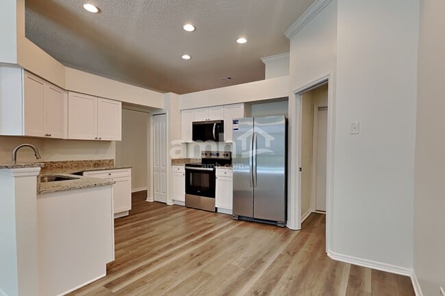 Photo - 181 Johns Glen Dr