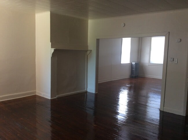 Photo - Spacious 3 Bedroom House, Yard- York City SD