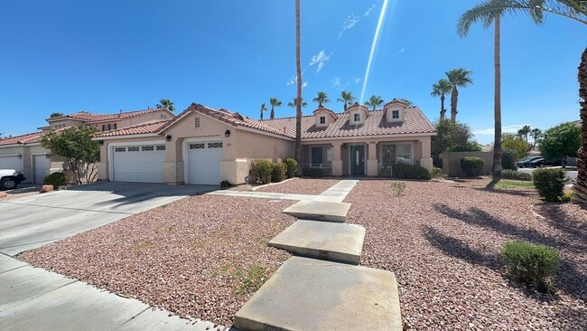 Building Photo - Beautiful Single Story with Pool in Eldorado Rental