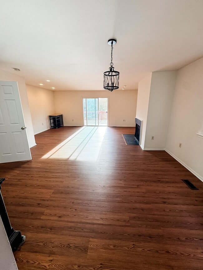 Photo - 3004 Shawnee Green