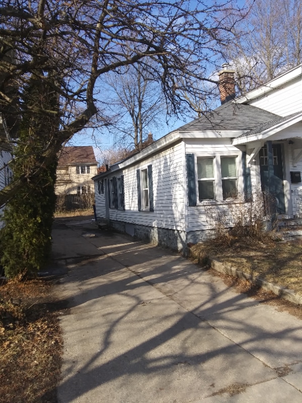 Photo - 725 Fulton St E