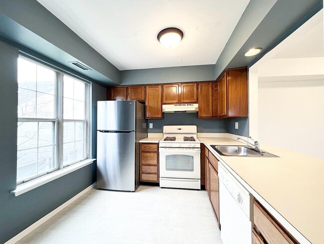 Building Photo - 2302 Society Pl