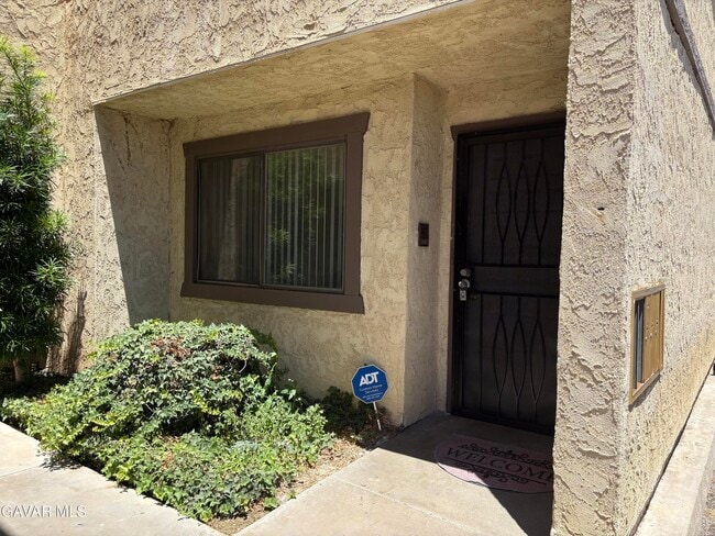 1312 W Ave J4