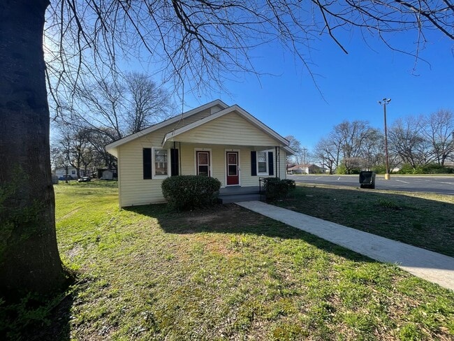 Building Photo - 10th Ave NW Duplex Unit A