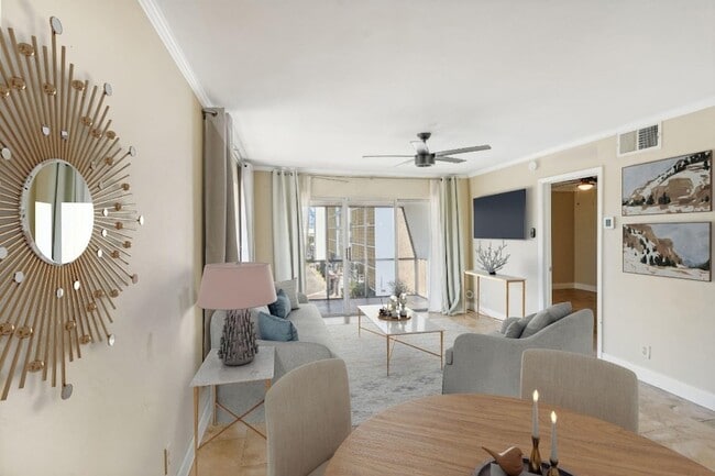 Building Photo - 3040 NE 16th Ave Unit 402