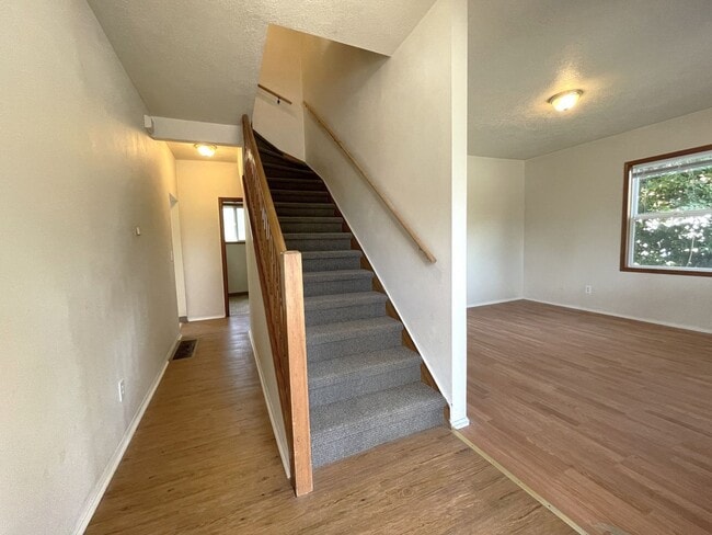 Photo - 4713 N Commercial Ave