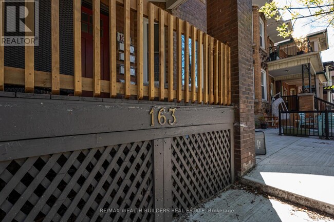 Photo - 163 Parkside Dr Unité A