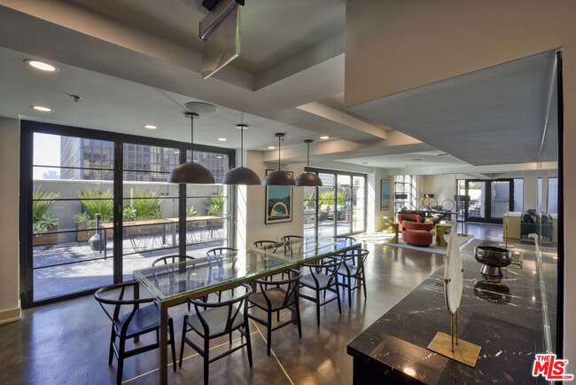 Photo - 727 W 7th St Unidad 824