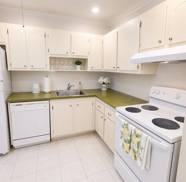 Photo - 301 Cambridge Rd Unidad 306