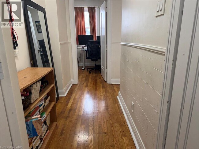 Photo - 2712 Lake Shore Blvd W Unit Upper