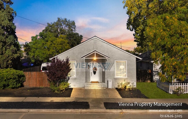 Building Photo - 108 Ash St