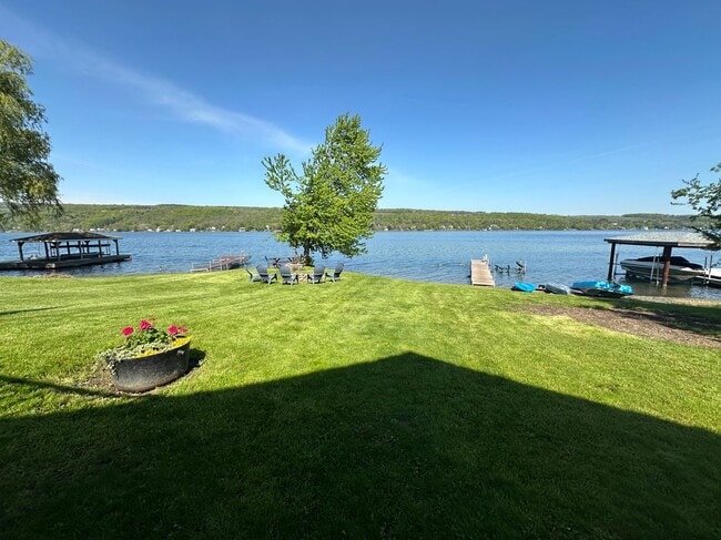 Photo - 622 E Lake Rd