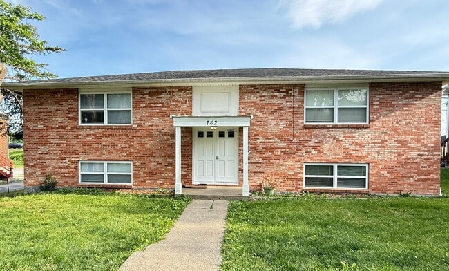 Building Photo - 742 Demaret Dr