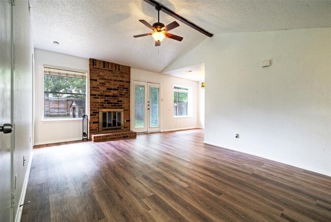 Building Photo - 702 Twin Oak Trail Rental