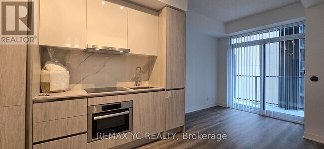 Photo - 180 Front St E Unit 1616